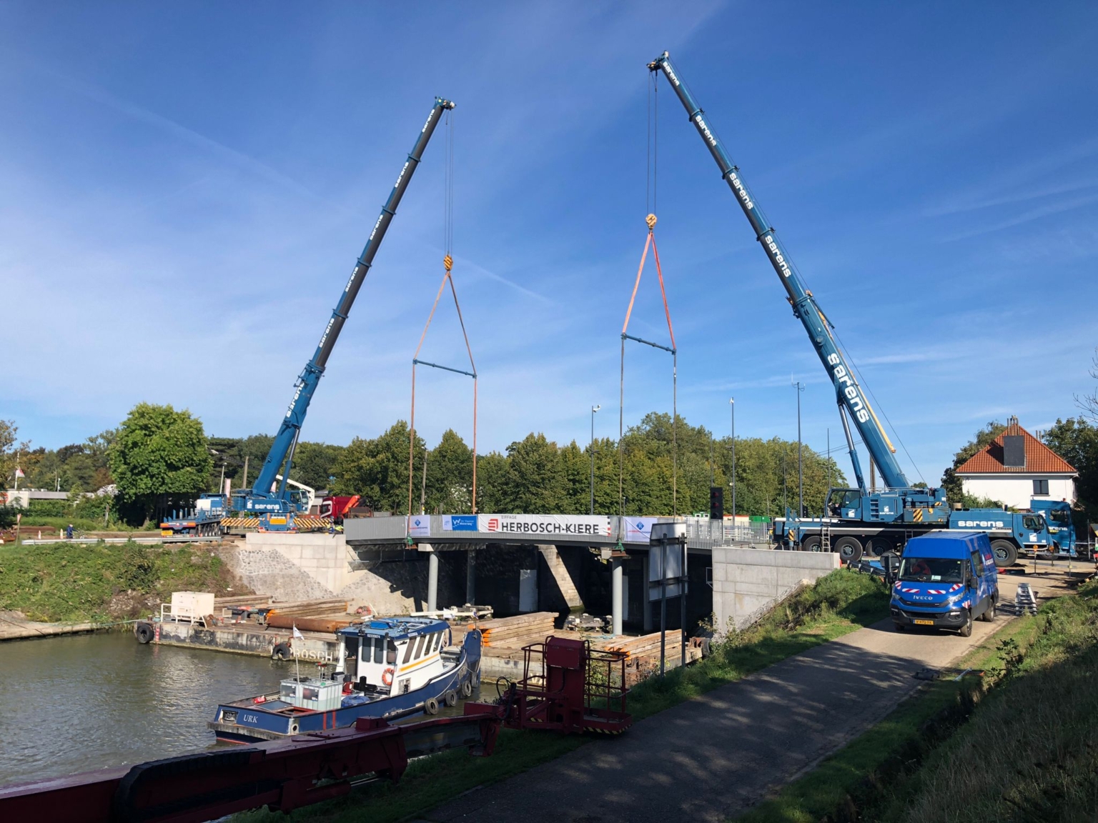 new-composite-cycle-bridge-in-schoten-herbosch-kiere